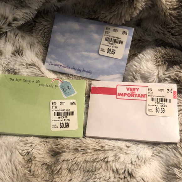 Assorted Bundle of sticky notes & tabs - Picture 9 of 13